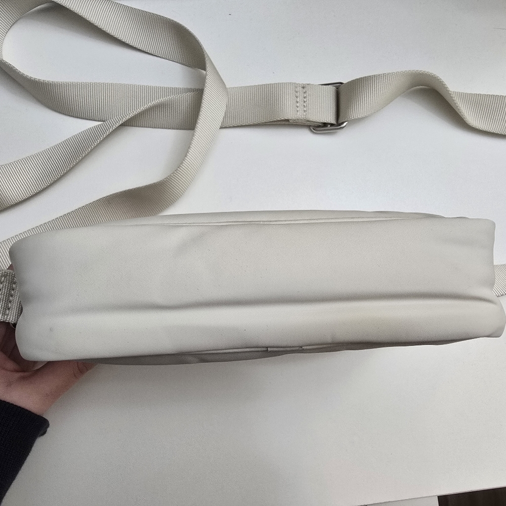 Lululemon Crossbody Camera Bag 2L - Picture 8 of 11